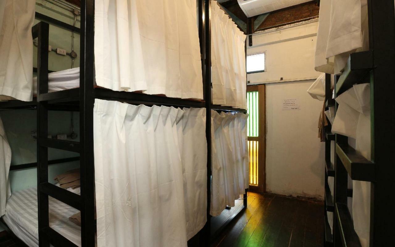 Nivas Siam Hostel Bangkok Exterior foto