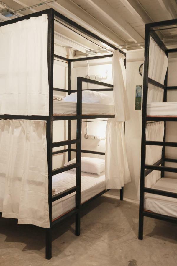 Nivas Siam Hostel Bangkok Exterior foto