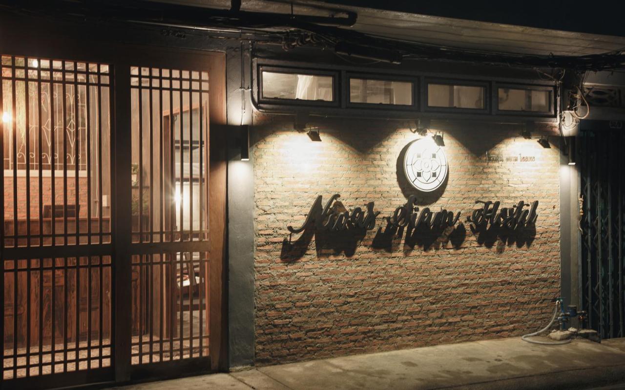 Nivas Siam Hostel Bangkok Exterior foto